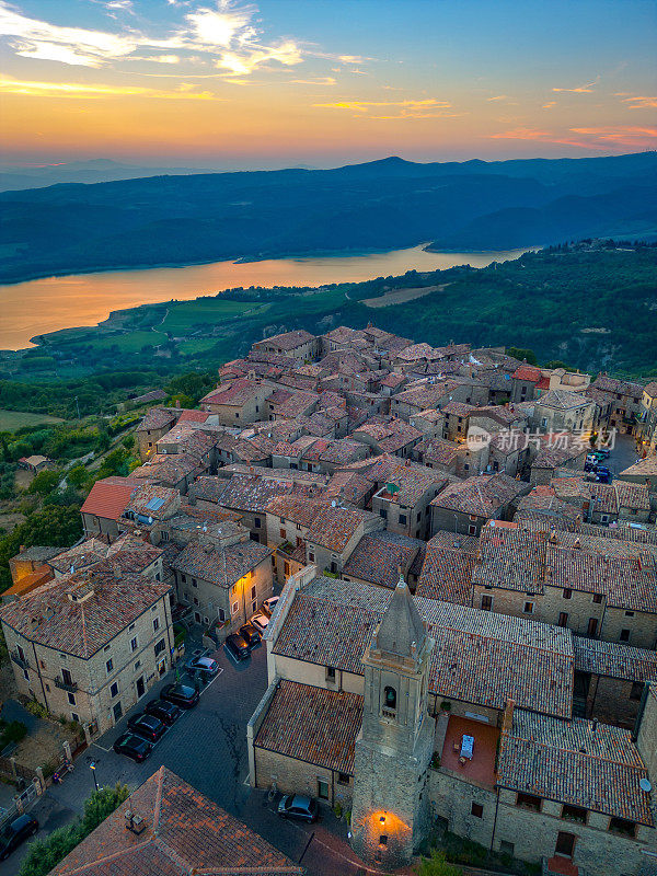 Civitella del Lago，位于翁布里亚的意大利中世纪小镇